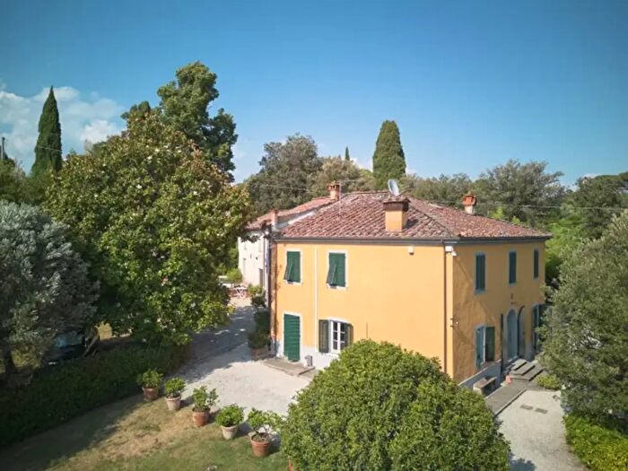 Casa con 6 locali in vendita in Via di Sant'Alessio, Lucca