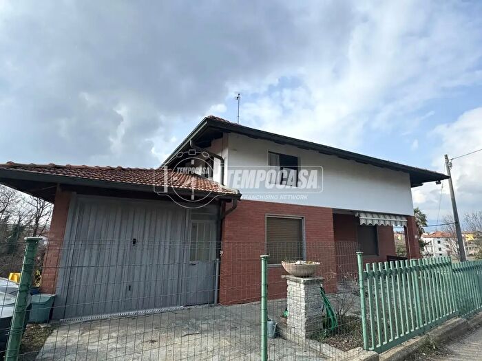 Appartamento quadrilocale in vendita in Via per Castelletto Cervo, Cossato
