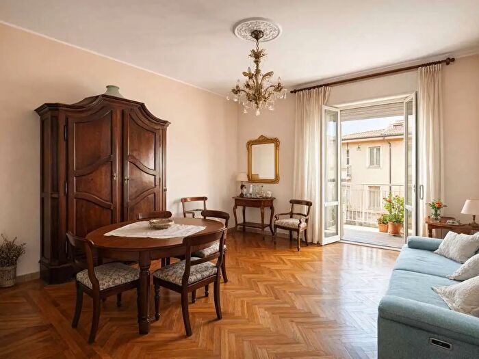 Appartamento con 5 locali in vendita in Modena