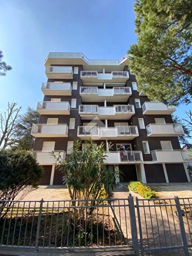 Appartamento trilocale in affitto in Viale Titano, Cervia