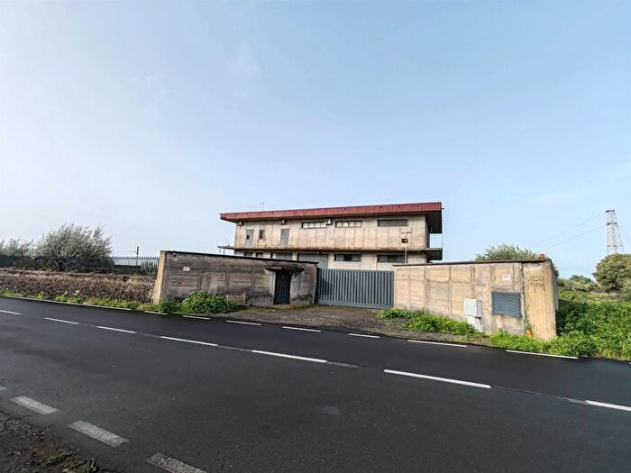 Casa con 5 locali in vendita in Paterno