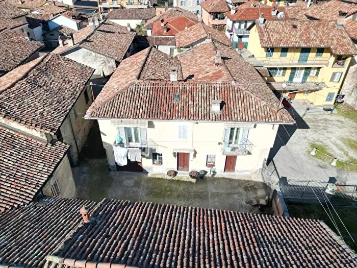 Casa con 5 locali in vendita in Via Vassalli, La Morra