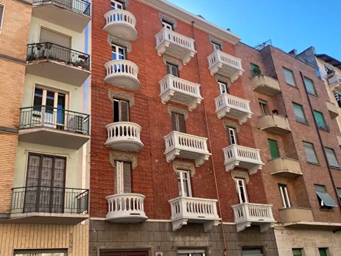 Appartamento trilocale in affitto in Via Domodossola, Torino