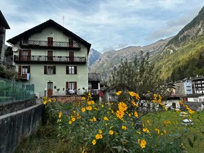 Casa quadrilocale in vendita in Vicolo del Selletto, Campertogno