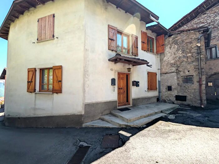 Appartamento trilocale in vendita in Via Castello, Mura