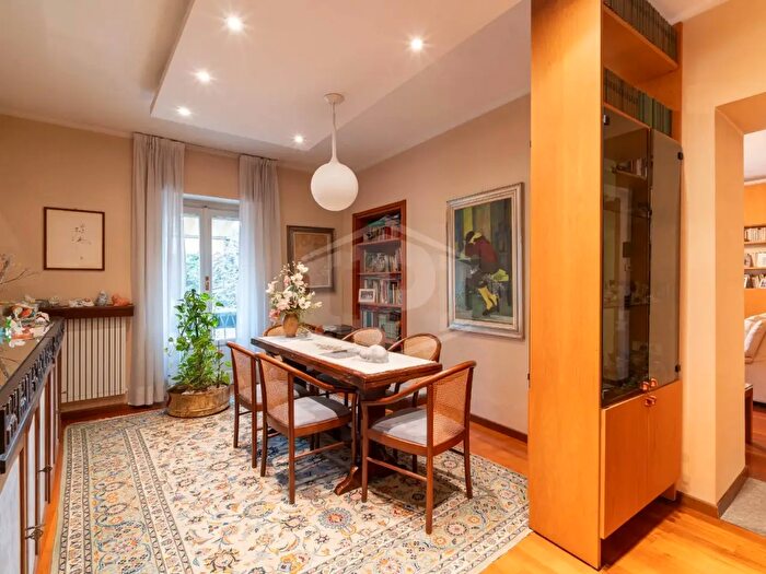 Appartamento con 5 locali in vendita in Via Cavour, Torino