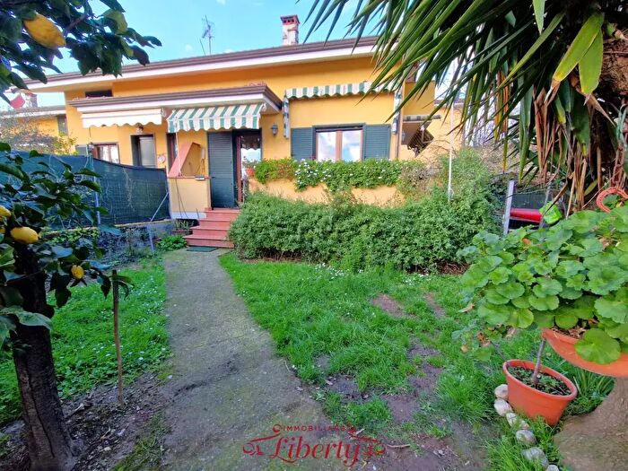 Casa con 5 locali in vendita in Massarosa
