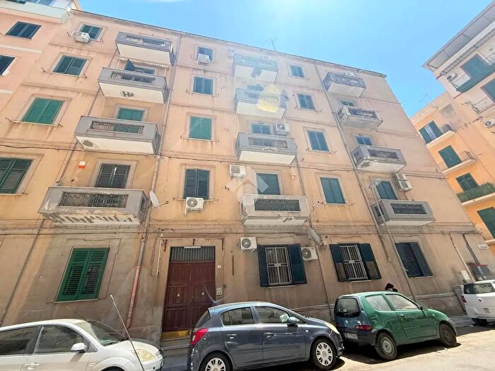 Appartamento trilocale in vendita in Via Filippo De Lignamine, Palermo