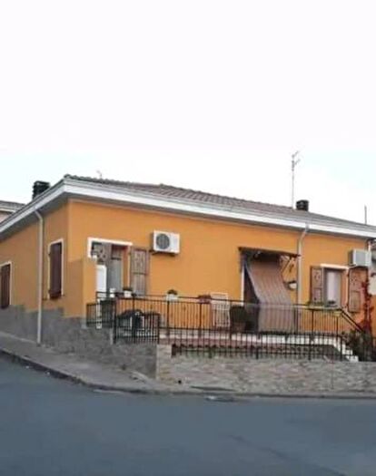 Casa con 6 locali in vendita in Via Giuseppe Pirastru, Ozieri