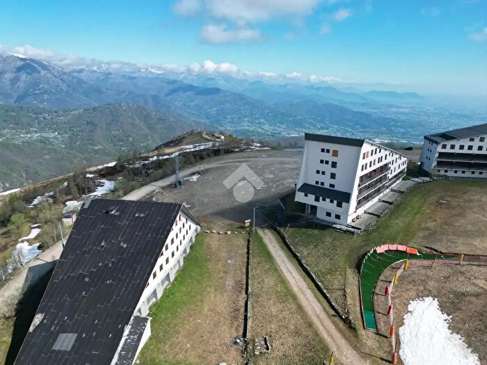 Appartamento trilocale in vendita in Via Rucas, Bagnolo Piemonte