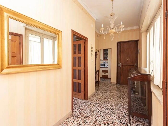 Appartamento trilocale in affitto in Via Guzzardi, Catania