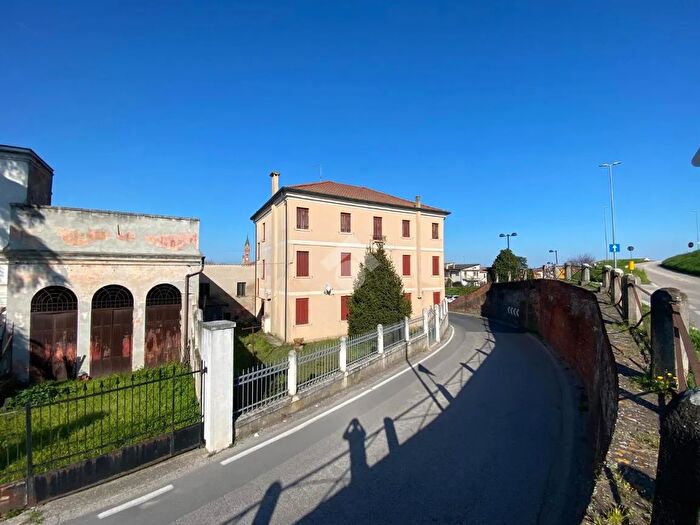 Casa con 12 locali in vendita in Via Roma, Anguillara Veneta