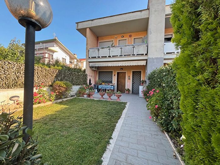 Appartamento trilocale in vendita in Via Guglielmo Quattrucci, Grottaferrata