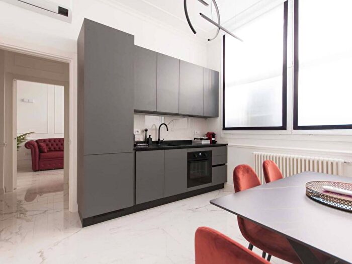 Appartamento trilocale in affitto in Via Pietro Mascagni, Palestro, Milano