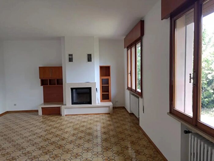 Casa con 6 locali in affitto in Via a Bartolomeo, Montebelluna