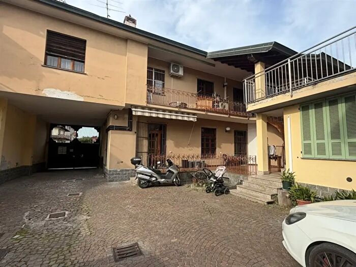 Appartamento quadrilocale in vendita in Via Trieste, Vittuone