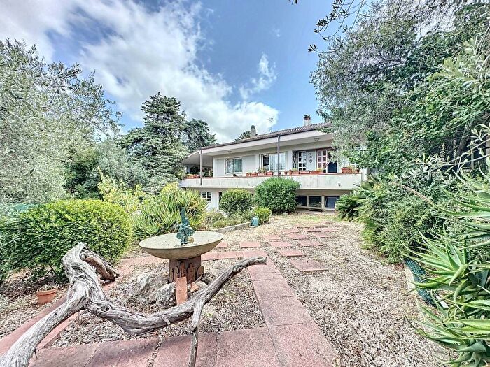 Appartamento con 6 locali in vendita in Via Luigi Pirandello, Sassari Baddimanna, Sassari