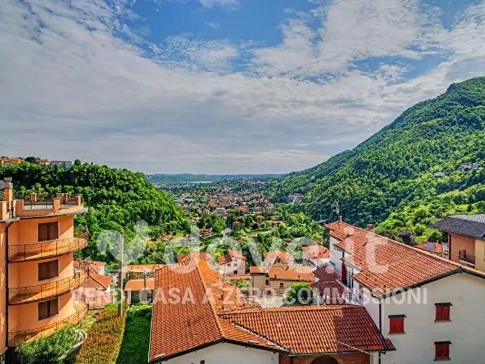 Appartamento trilocale in vendita in Via Sant'Ambrogio, Caslino D'Erba
