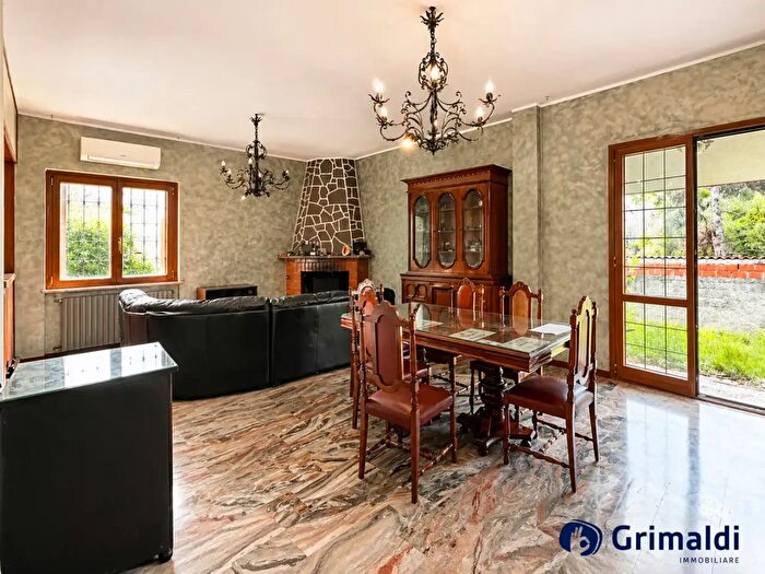 Appartamento con 5 locali in vendita in Via Privata Don Guanella, Pogliano Milanese