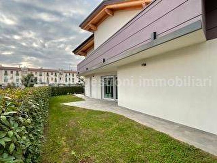 Casa con 5 locali in affitto in Via Grazia Deledda, Centro, Costabissara