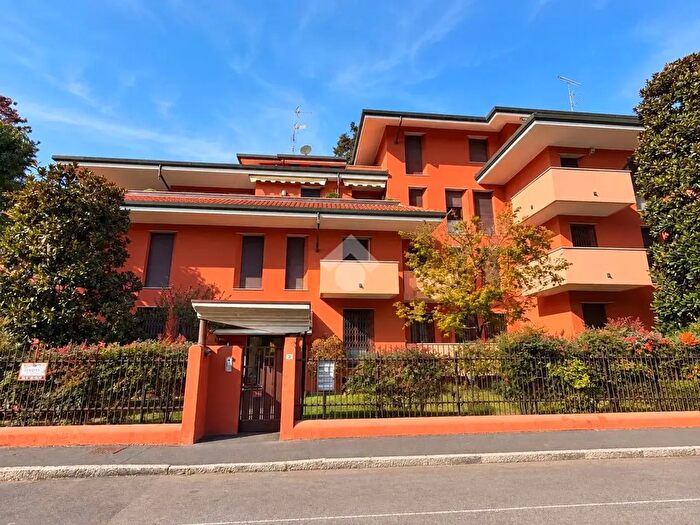 Appartamento trilocale in vendita in Via Mazenta, Magenta