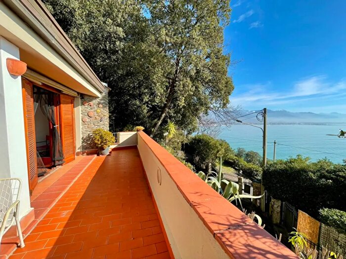 Appartamento trilocale in vendita in Strada Punta Bianca, Ameglia