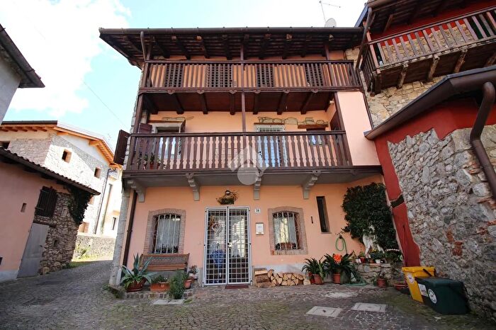 Casa con 5 locali in vendita in Via Borgo S Pietro, San Pietro Al Natisone
