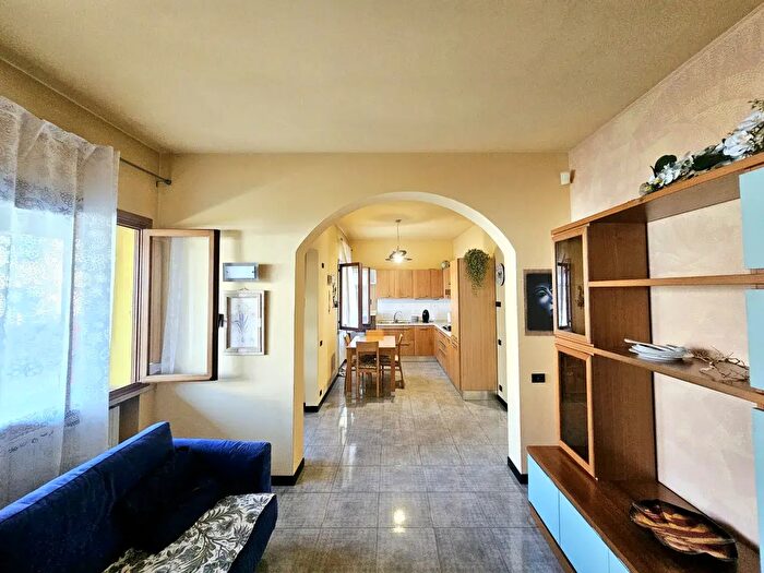 Casa con 5 locali in vendita in Via Precettole, Urbana
