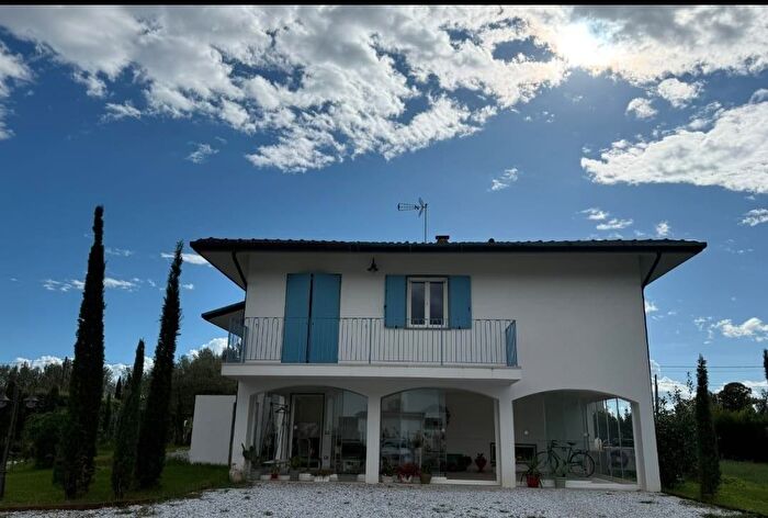 Casa con 6 locali in vendita in Pietrasanta