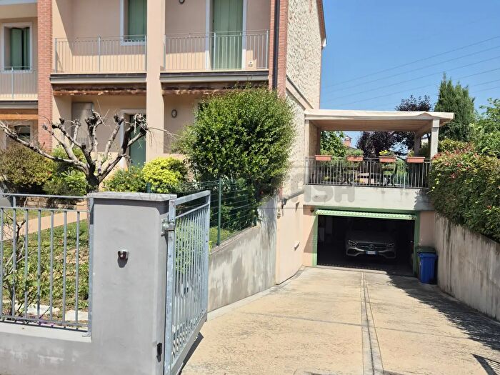 Casa con 6 locali in vendita in Strada San Giovanni, Vicenza