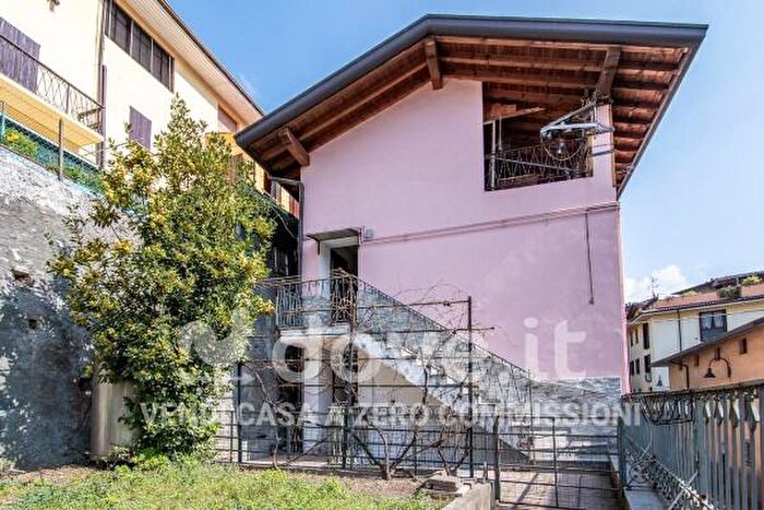 Appartamento bilocale in vendita in Via a Manzoni, Gazzaniga