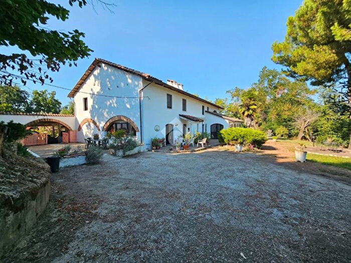 Casa con 10 locali in vendita in Via Croara, Vinchio