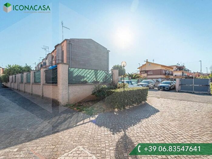 Appartamento con 5 locali in vendita in Via Leonardo Sciascia, Ciampino