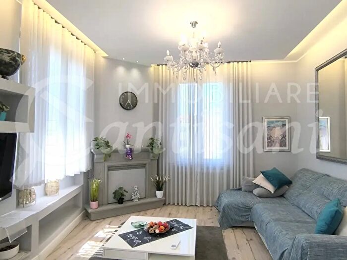 Appartamento quadrilocale in vendita in Via di Porto, Signa