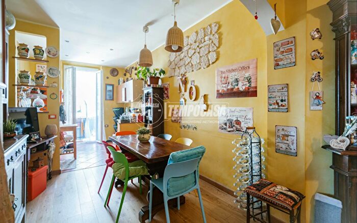 Appartamento trilocale in vendita in Via Bonifacio, Genova