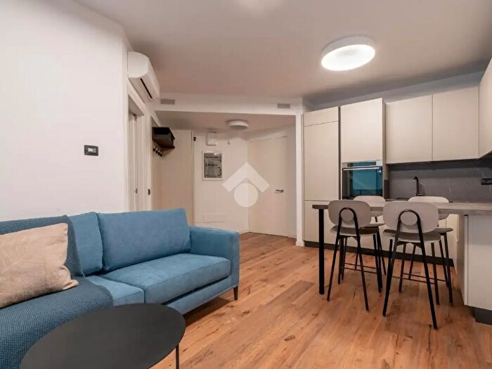 Appartamento bilocale in vendita in Via Ippolito Rosellini, Milano