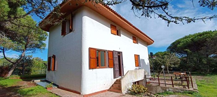 Casa con 8 locali in vendita in Via degli Olenadri, Sorso