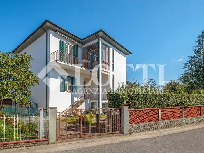 Casa con 8 locali in vendita in a dei Ciliegi, Pontedera