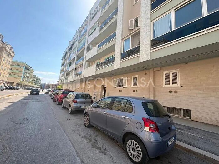 Appartamento con 6 locali in vendita in Via Ofanto, Barletta
