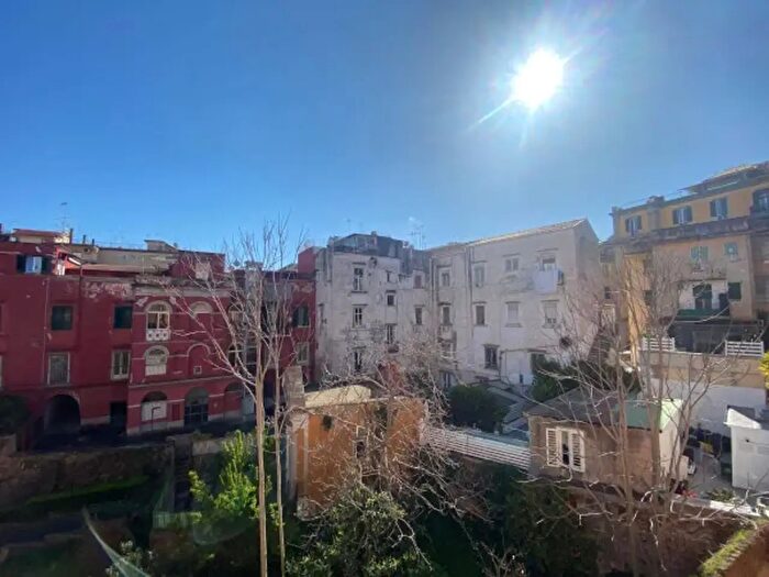 Appartamento trilocale in vendita in Via Giacinto Gigante, Napoli