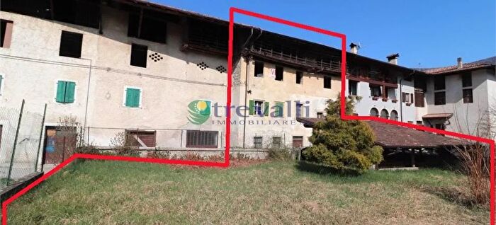 Casa con 10 locali in vendita in Comano Terme