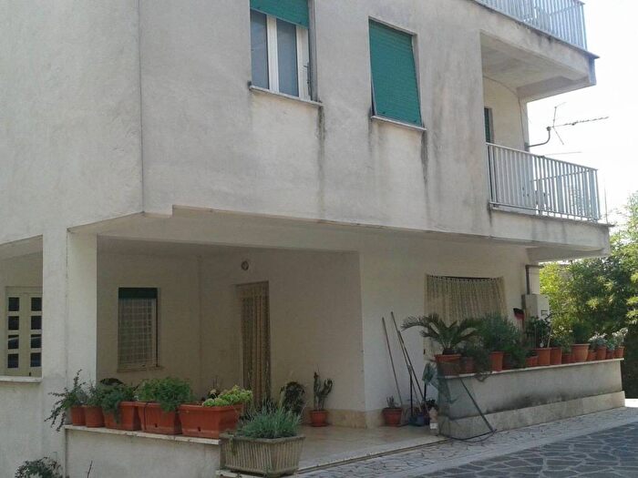 Appartamento trilocale in affitto in Via Mario Stoppani, Centro, Guidonia Montecelio