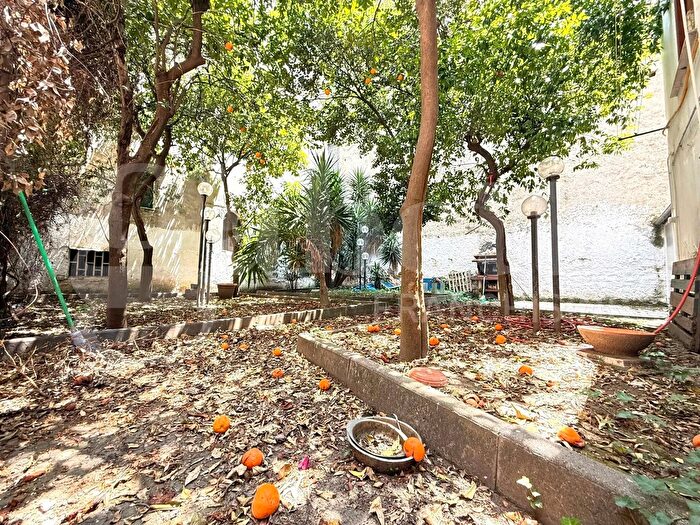 Appartamento trilocale in vendita in Via Ventaglieri, Napoli