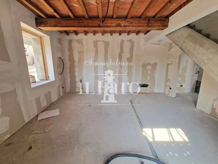 Casa quadrilocale in vendita in Lorenzo, Signa