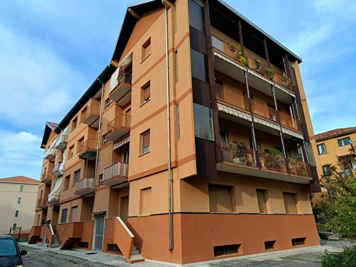 Appartamento con 5 locali in vendita in Via Alfredo Piacibello, Casale Monferrato