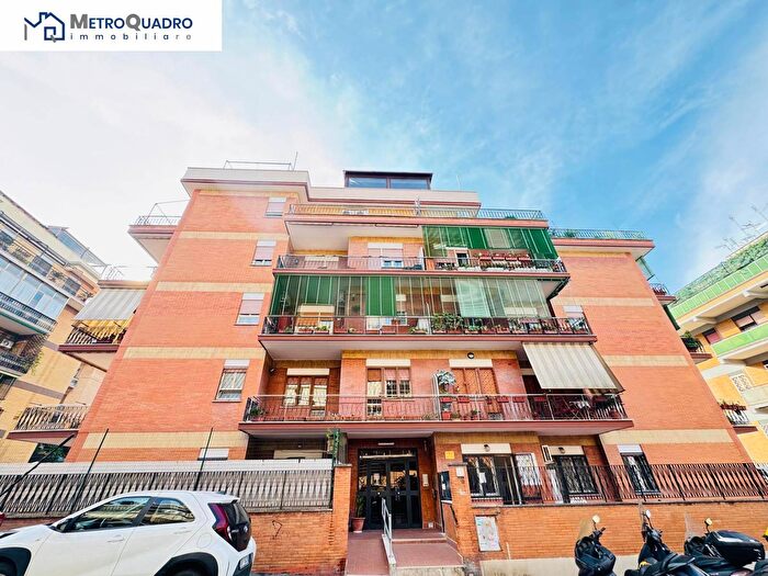 Appartamento trilocale in vendita in Via dei della Bitta, Roma