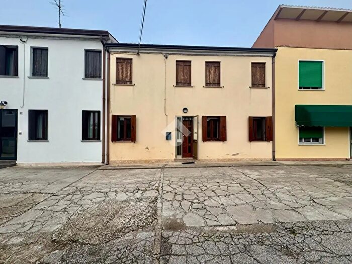 Casa con 5 locali in vendita in Via Luigi Masin, Rovigo