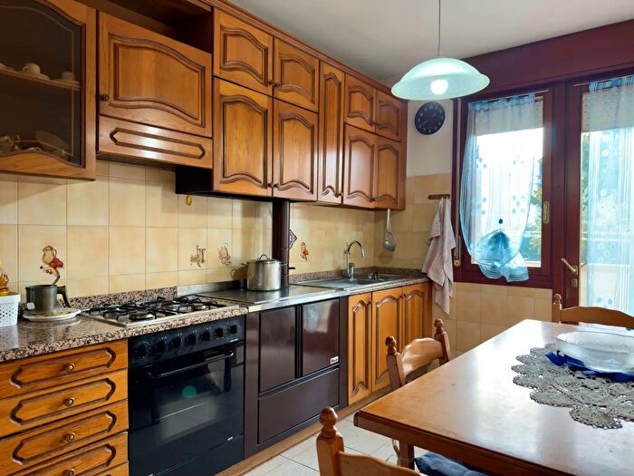 Casa con 8 locali in vendita in Via Rovarè, Vittorio Veneto