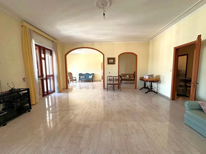 Appartamento con 9 locali in vendita in Via Cesare Battisti, Lecce