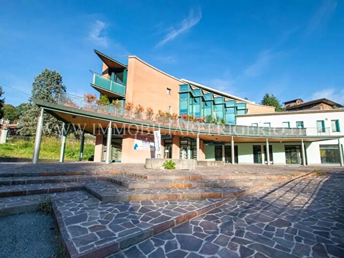 Appartamento quadrilocale in vendita in Via Filatoio, Caprino Bergamasco